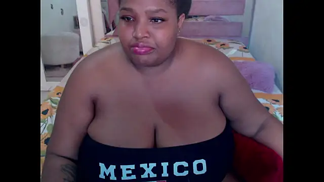 Snapshot of chocolatehot04 chatting on January 23, 10:11 pm chocolatehot04 online show from January 23, 10:11 pm