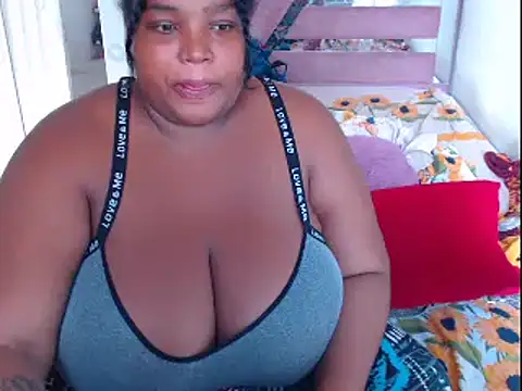 Snapshot of chocolatehot04 chatting on February 14, 7:44 pm chocolatehot04 online show from February 14, 7:44 pm