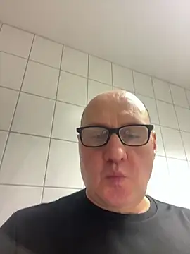 Snapshot of vanjbi45 chatting on March 2, 5:44 am vanjbi45 online show from March 2, 5:44 am