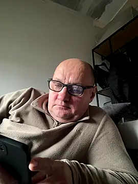 Snapshot of vanjbi45 chatting on October 25, 9:17 am vanjbi45 online show from October 25, 9:17 am