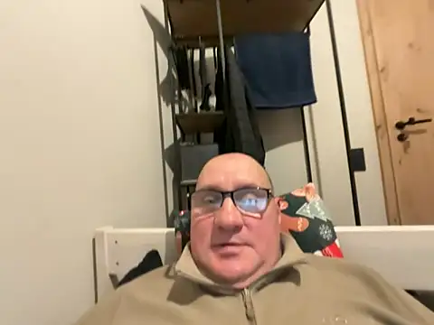 Snapshot of vanjbi45 chatting on January 8, 5:48 pm vanjbi45 online show from January 8, 5:48 pm