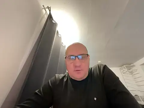 Snapshot of vanjbi45 chatting on February 5, 6:40 am vanjbi45 online show from February 5, 6:40 am