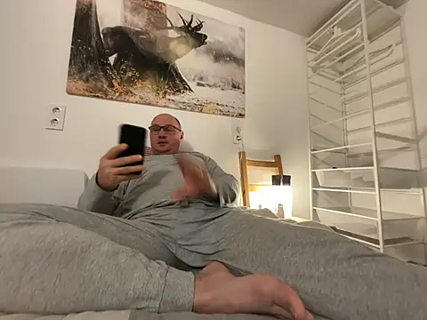 Snapshot of vanjbi45 chatting on February 15, 6:54 am vanjbi45 online show from February 15, 6:54 am