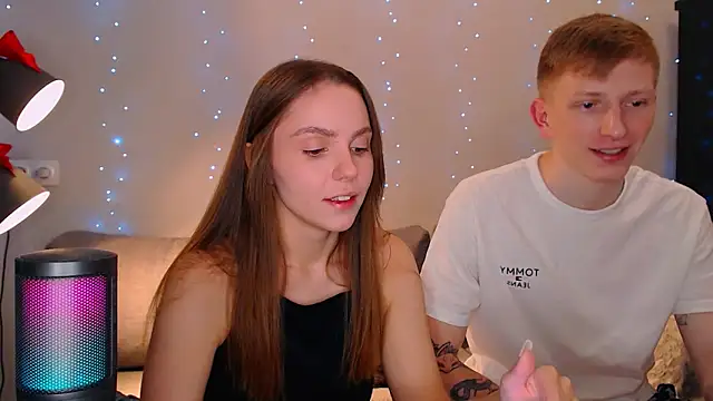 juliaanddima online show from January 6, 10:15 pm