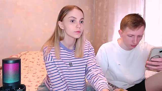 juliaanddima online show from May 7, 7:03 am