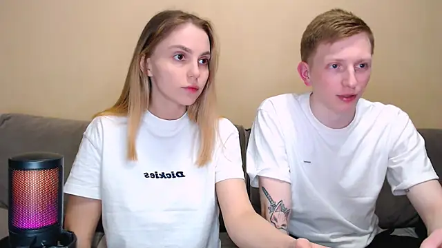 juliaanddima online show from May 8, 9:53 pm