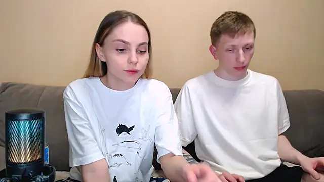 juliaanddima online show from May 9, 9:42 pm