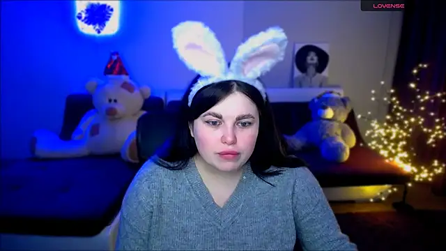 Emily Mo online show from December 3, 8:05 am