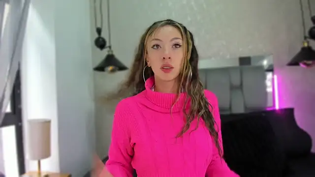 mia thompsonn  online show from May 12, 2:03 pm