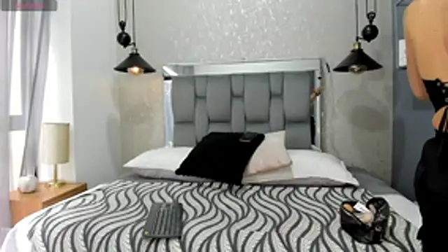 mia thompsonn  online show from June 19, 2:10 pm