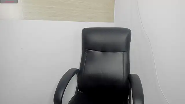 Snapshot of kiara_advani__ chatting on September 30, 2:11 pm kiara advani online show from September 30, 2:11 pm