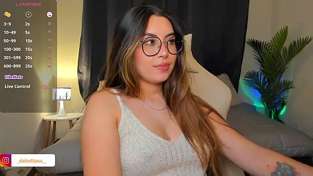 Snapshot of dakottaa_ chatting on March 5, 12:06 am dakottaa online show from March 5, 12:06 am