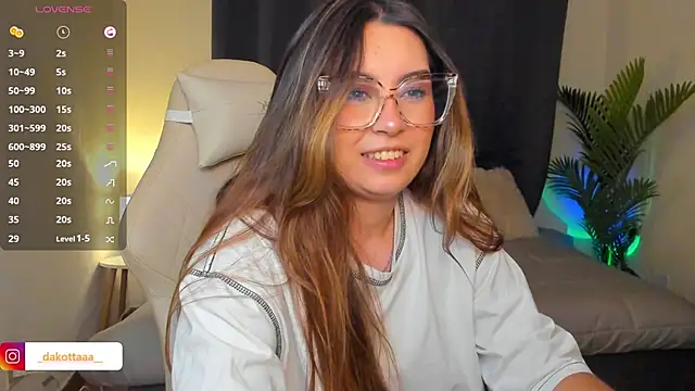 Snapshot of dakottaa_ chatting on March 6, 11:34 pm dakottaa online show from March 6, 11:34 pm