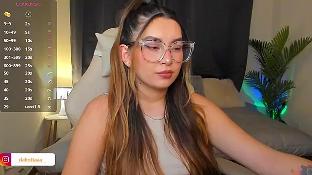 Snapshot of dakottaa_ chatting on March 7, 11:35 pm dakottaa online show from March 7, 11:35 pm