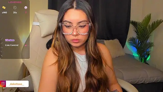 Snapshot of dakottaa_ chatting on March 11, 12:05 am dakottaa online show from March 11, 12:05 am