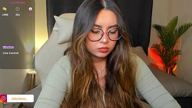 Snapshot of dakottaa_ chatting on March 13, 11:33 pm dakottaa online show from March 13, 11:33 pm