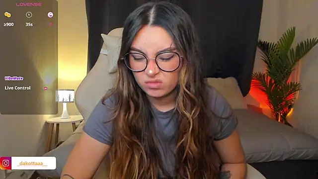 Snapshot of dakottaa_ chatting on March 20, 12:04 am dakottaa online show from March 20, 12:04 am