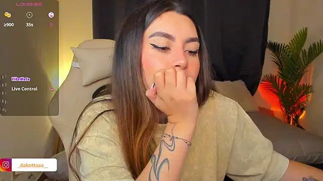 Snapshot of dakottaa_ chatting on March 25, 11:33 pm dakottaa online show from March 25, 11:33 pm