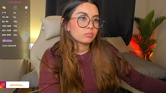 Snapshot of dakottaa_ chatting on March 26, 11:43 pm dakottaa online show from March 26, 11:43 pm