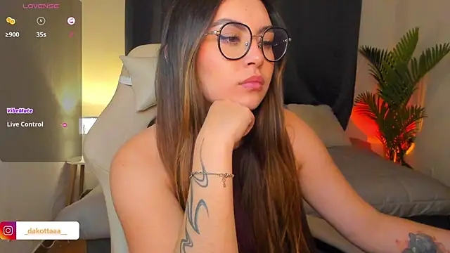 Snapshot of dakottaa_ chatting on March 27, 11:37 pm dakottaa online show from March 27, 11:37 pm