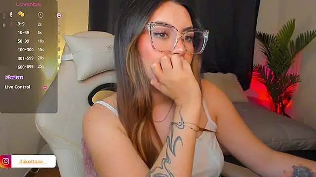 Snapshot of dakottaa_ chatting on March 30, 11:39 pm dakottaa online show from March 30, 11:39 pm