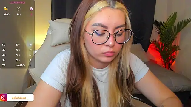 dakottaa  online show from May 20, 12:28 am