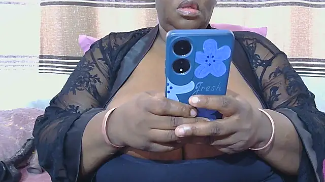 Snapshot of BustyyGoddess chatting on November 25, 9:31 am BustyyGoddess online show from November 25, 9:31 am