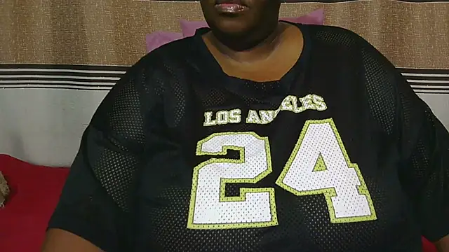 Snapshot of BustyyGoddess chatting on November 27, 8:33 pm BustyyGoddess online show from November 27, 8:33 pm