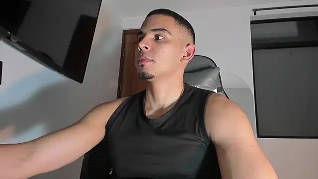 Snapshot of joss_111 chatting on February 10, 5:44 am joss 111 online show from February 10, 5:44 am