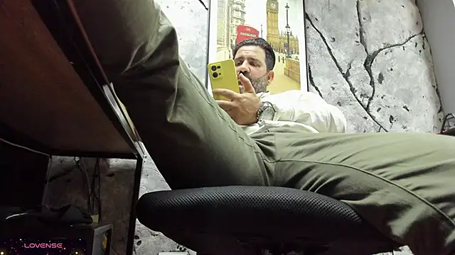 Maxi TheBigDaddy online show from November 6, 4:30 pm