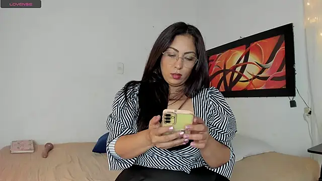 Lauralove 69 online show from April 25, 9:01 pm