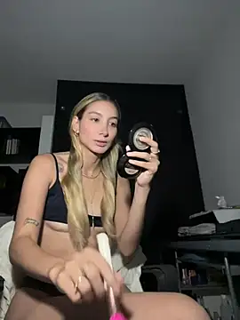 Snapshot of DanikRosse chatting on January 22, 3:52 am DanikRosse online show from January 22, 3:52 am