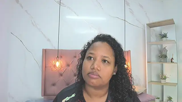 Snapshot of Belle_Brunette chatting on February 19, 11:28 am Belle Brunette online show from February 19, 11:28 am