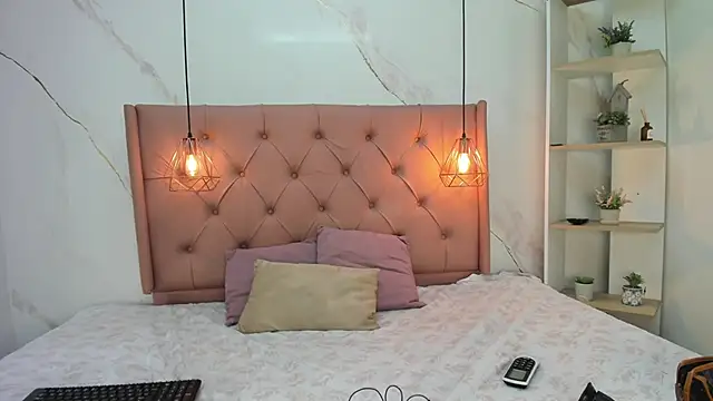 Snapshot of Belle_Brunette chatting on February 21, 11:44 am Belle Brunette online show from February 21, 11:44 am