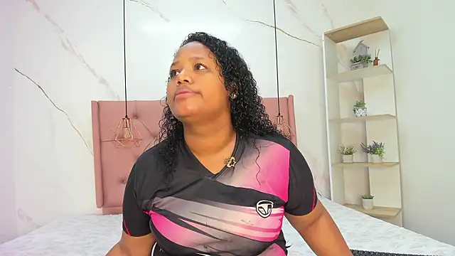 Snapshot of Belle_Brunette chatting on March 7, 11:29 am Belle Brunette online show from March 7, 11:29 am