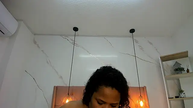 Snapshot of Belle_Brunette chatting on March 13, 12:12 pm Belle Brunette online show from March 13, 12:12 pm