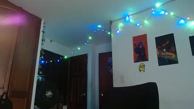 Snapshot of shy_katy_ chatting on January 13, 1:44 am shy katy online show from January 13, 1:44 am