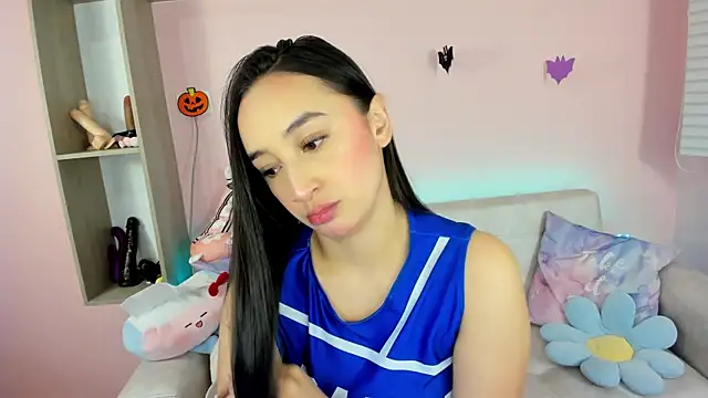 tinysara online show from October 13, 4:18 pm