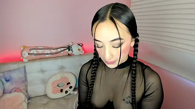 tinysara online show from April 30, 4:13 pm