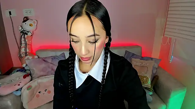 tinysara online show from May 17, 4:36 pm