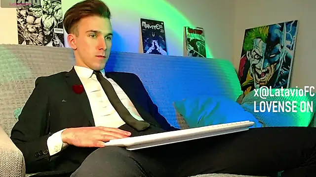 Snapshot of Midnighter_ chatting on April 8, 5:24 pm Midnighter online show from April 8, 5:24 pm