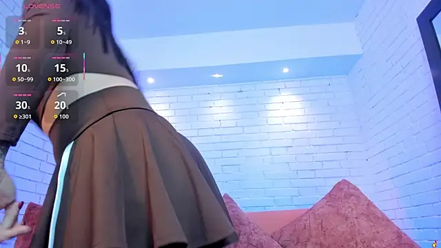 charlottewhitte online show from November 24, 11:10 am