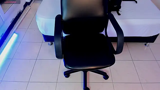 charlottewhitte online show from February 14, 11:07 am