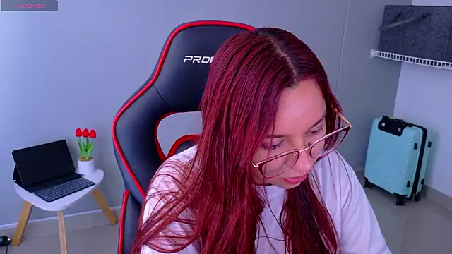 Snapshot of samantha_tattu chatting on March 19, 5:17 pm samantha tattu online show from March 19, 5:17 pm