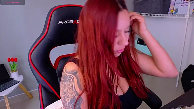 Snapshot of samantha_tattu chatting on March 25, 8:15 pm samantha tattu online show from March 25, 8:15 pm