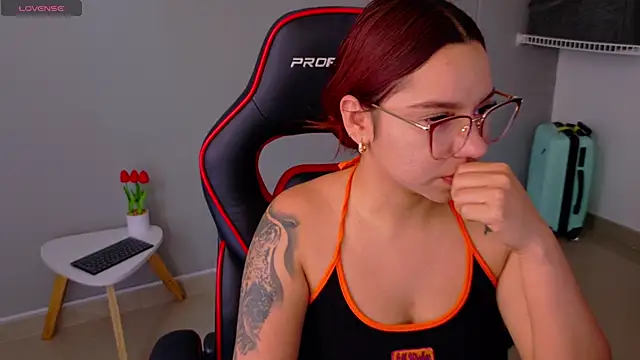 Snapshot of samantha_tattu chatting on March 31, 6:30 pm samantha tattu online show from March 31, 6:30 pm