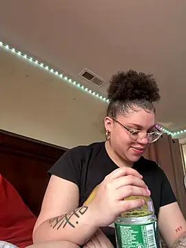 QueenNuttCollector online show from January 9, 5:15 pm