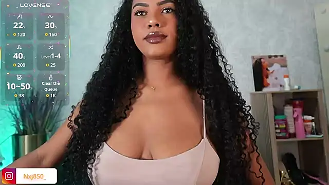 HOTBLACKANDWHITE2 online show from March 31, 9:32 am