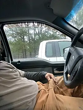 Snapshot of Themechanic420 chatting on December 10, 1:22 pm Themechanic420 online show from December 10, 1:22 pm