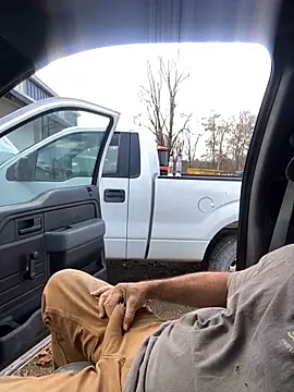 Snapshot of Themechanic420 chatting on December 18, 7:19 pm Themechanic420 online show from December 18, 7:19 pm